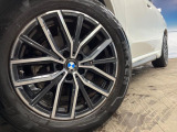 ●純正18インチアルミホイール:輸入車ならではの卓越した走りを支えるホイールと足回りです!日本車の走りに慣れている方にもぜひ体感して頂きたいほど、高いレベルでまとまっています!
