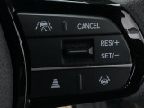 【アダプティブ・クルーズ・コントロール】前車追従機能や加速・減速も自動で制御します。