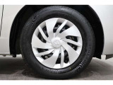純正のホイールカバーが足元を飾ります!タイヤサイズは175/70R14になります。