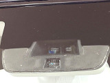 【レーダーブレーキサポート】走行中に前方の車両等を認識し、衝突しそうな時は警報とブレーキで衝突回避と被害軽減をアシスト。より安全にドライブをお楽しみいただけます。
