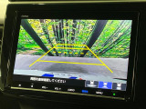 【バックカメラ】駐車時に後方がリアルタイム映像で確認できます。大型商業施設や立体駐車場での駐車時や、夜間のバック時に大活躍!運転スキルに関わらず、今や必須となった装備のひとつです!