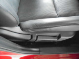 運転席シートへたりがございます。