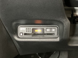 ハンドルの左下にETCがついています。高速道路の料金所の通過も楽々です。 カードの取り出しもしやすい場所についています。