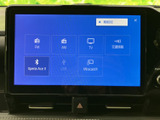 FMやAM、テレビ、交通情報などを選べるメニューを表示。音楽や情報の選択肢がまとめられており、画面表示を見ながら使いたい項目を確認しやすい構成です。