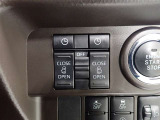 両側電動スライドドアのスイッチ付です。車内からもスイッチひとつで楽にドアの開閉が可能です。電動なので開閉時に力を使う必要がなく、半ドアになることもありません!