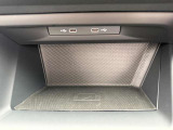 車内での充電やスマホ接続もスムーズです。最新のUSB Type-Cポートを完備しており、高速充電や安定したスマホ連携が可能です。