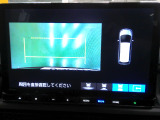 バックカメラの画像です。ガイドラインがスムースな車庫入れをサポートいたします。車庫入れの安心感がアップしますね。