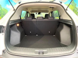 積み下ろしのしやすいデッキにはたっぷりと荷物を積み込んでいただけます。遊びから仕事まで、様々なシーンで頼れます♪