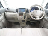 ◆インテリアパネル◆視界広々で非常に運転しやすくロングドライブでも疲れを感じさせないすっきりとまとまったインパネ周りです。