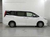 この度は、当社の展示車をご覧いただきまして、誠に有難うございます。自信をもってお勧めできる車となりますので、ごゆっくりご覧頂きたいと思います。