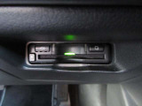 ETCももちろん搭載。いちいち料金所で停車する必要なんて当然ないです。スムーズにストレスなくドライブをお楽しみください。(※支払総額にセットアップ費用は含まれておりません。)