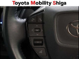 ステアリングスイッチ搭載!手を離さずに手元のスイッチでさまざまな操作が可能。運転中、視線をそらさなくても操作ができて安全です!