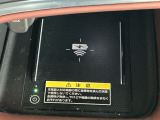 【ワイヤレス充電器】Qi対応のスマートフォンを置くだけで充電ができます。