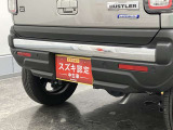 【後退時ブレーキサポート】リヤバンパーに4つの超音波センサーを内蔵し、車両後方にある障害物を検知。透明なガラスなども検知でき、コンビニの駐車場などでの衝突回避をサポートします。