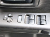 自社工場を3拠点完備しております。重整備やカスタムを始め、ご購入後のお車のメンテナンスも弊社にお任せください。