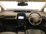 視界も広く、周囲が見やすいので安全に運転できます。また、周辺機器も簡単に操作できますので、ドライバーにとって使いやすく、万が一の時にも安全に設計されています。