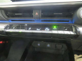オートエアコン、シートヒーター機能搭載。