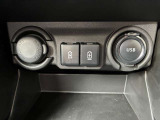 【USB電源ソケット】それぞれType-A・Type-CのUSBケーブルに対応した電源用のソケット付きです。