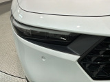 LEDヘッドライトは、点灯の瞬間から最大光量を発揮し、突然暗くなるトンネルなどでの安定感を高めます。