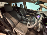 フロントシートのお写真です。 広い足元と、ゆったり座れるシートは長時間の運転でも疲れにくくなっております♪