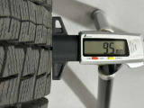 冬タイヤの残り溝は9.5mmです。スリップラインからは8.0mmとなっております。