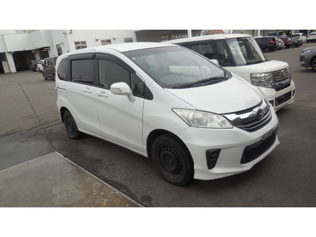 フリード 1.5 G プレミアムエディション 4WD