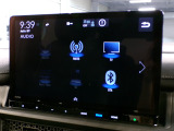 CD、DVD、Bluetooth、AM、FM、AUX、スマートフォン接続ができます。