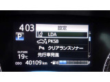 車両追突軽減回避ブレーキ、踏み間違え防止装置がついています。