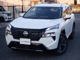 エクストレイルe-4ORCE試乗車UP入庫しました♪ 電気のチカラで前後のトルク配分と4輪のブレーキを統合制御。道の状況やドライビングによって変化する4輪の接地荷重に応じて、タイヤのグリップに発揮します。