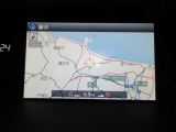 ナビゲーションを装備。多彩な機能で快適ドライブをアシスト。オーディオ機能も充実していますね。