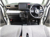 想像以上の広さで、毎日の運転がもっと快適に!みんなくつろげる心地よい室内空間です。