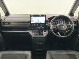 ★いつでも気持ちよく運転できて、使い勝手のいい収納や体をケアするシート、細部にまでこだわったインテリア♪
