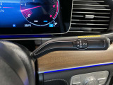 メルセデスベンツでは殆どが電子コラムシフトを採用しており、前進後退の切り替えをスムーズに行うことが出来ます。