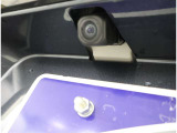 バックカメラが付いているので後方確認が非常にしやすいです。今や運転初心者も熟練者も必須装備!ついていて損はないですね♪