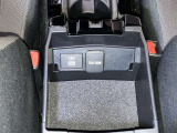 12V/120Wの電源部とメディアプレイヤー接続部です。