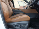 パワーシート搭載。微妙な調整が手軽にでき、ピッタリなポジションで運転することが可能です。