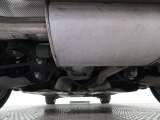 気になる中古車の下廻り。もちろん、納車時には整備スタッフによる点検を実施致しますので安心してご購入いただけます。