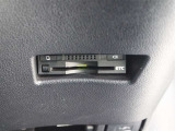 ETC車載器は、ビルトインタイプですっきり収納され、見た目も使い勝手も満足のアイテムです。