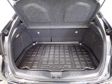 バックドアを開けるとこんな感じ♪ トノカバー付きでプライバシー保護や盗難防止になります。