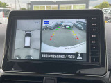 アラウンドビューモニターは4個のカメラを合成してまるで上から撮影した様な駐車場のどの位置にいるかとてもわかり易い機能です
