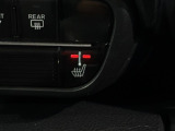 運転席側にはシートヒーターが付いています!寒い日に便利な装備ですね。