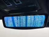 ClearSightインテリアリアビューミラー『ルーフの上に取り付けられたカメラによって車内の積載状況に関係なく後方視界を確保できます。夜間でも鮮明に投影されます。』