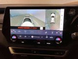 レクサスのお車はすべてバックモニターを標準装備。駐車時のご不安を解消する、パノラミックビューモニターも装備しています。