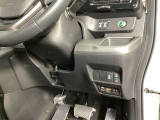 高速で便利なETC、電動スライドドア、燃費をよくするECON、横滑りを防ぐVSAなどのスイッチは、運転席の右側、手の届きやすい位置にあります。