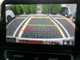 バックガイドモニターで、後方を確認しながら安心して駐車することができます。運転初心者も熟練者も必須の機能ですよ!