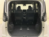 シートを倒すと広々とした荷物スペースに☆