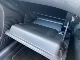 車検証ケースなどがすっきり収納できるスペースがあります!