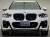 【キドニーグリル】BMWの代名詞。一目見ただけでBMWであると認識できる確固たるアイコンとして存在感を放ちます。