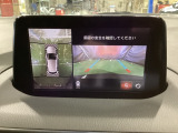 狭い場所での駐車やすれ違いなどでより的確な運転操作に役立つ360&deg;ビューモニターが装備されています。