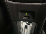後部座席用USB電源がついています。